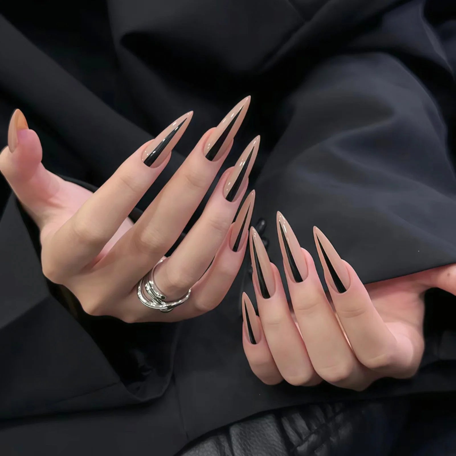 24pcs Glossy Black Fake Nails Set Press On Nail Tips Solid Color Long Stiletto Removable Artificial Nails Decoration Nail Art